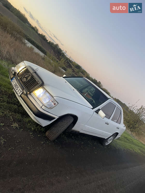 Седан Mercedes-Benz E-Class 1987 в Новоукраинке