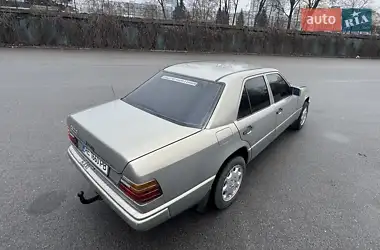 Mercedes-Benz E-Class 1985