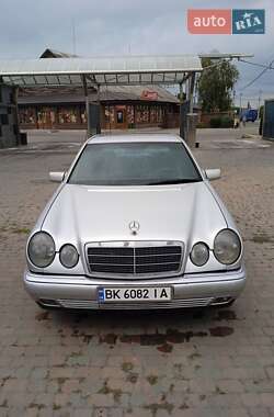 Седан Mercedes-Benz E-Class 1998 в Сарнах