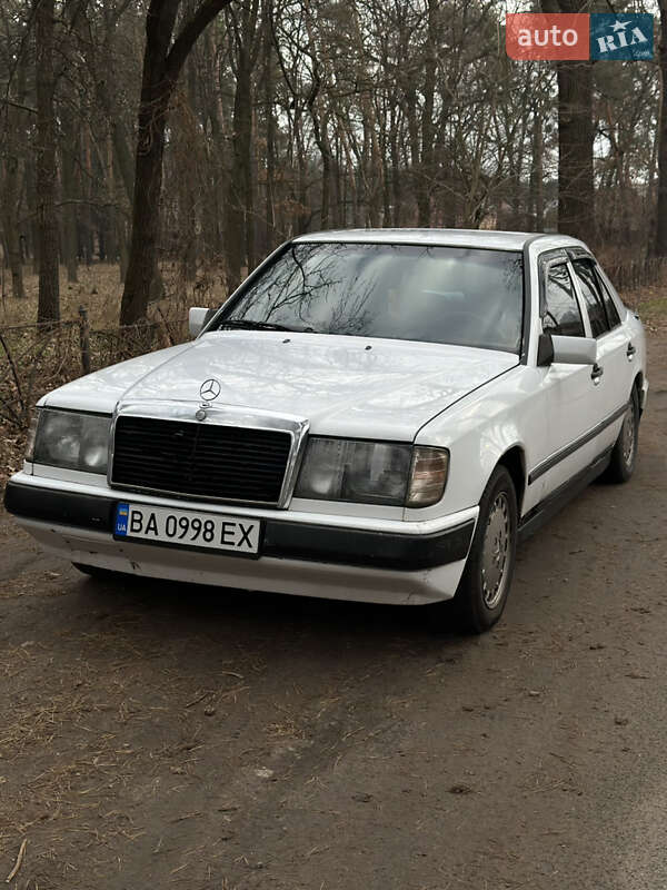 Седан Mercedes-Benz E-Class 1987 в Киеве