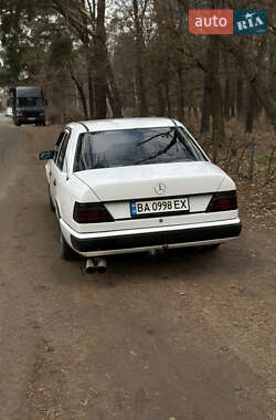 Седан Mercedes-Benz E-Class 1987 в Киеве