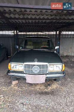 Седан Mercedes-Benz E-Class 1983 в Сумах