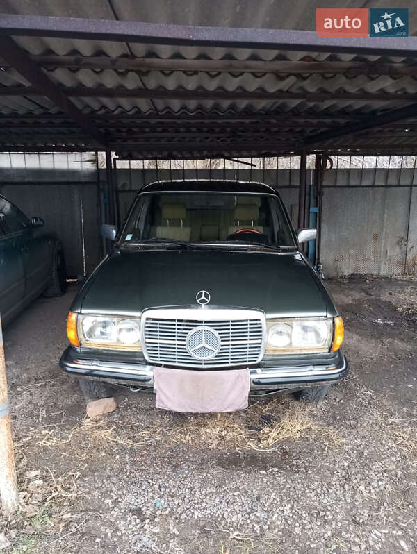 Седан Mercedes-Benz E-Class 1983 в Сумах