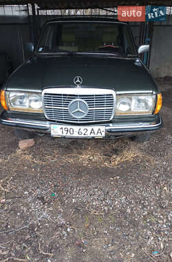 Седан Mercedes-Benz E-Class 1983 в Сумах