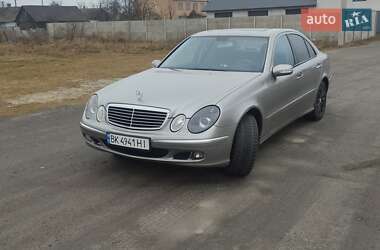 Седан Mercedes-Benz E-Class 2004 в Березному