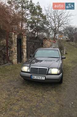 Седан Mercedes-Benz E-Class 1995 в Рівному