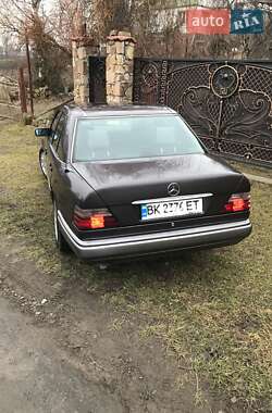 Седан Mercedes-Benz E-Class 1995 в Рівному