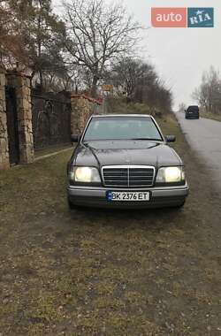 Седан Mercedes-Benz E-Class 1995 в Рівному