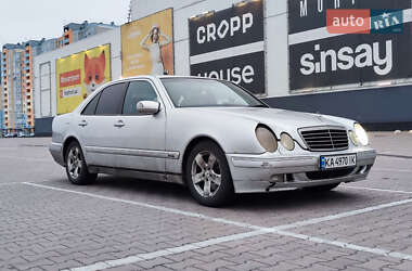 Седан Mercedes-Benz E-Class 2000 в 