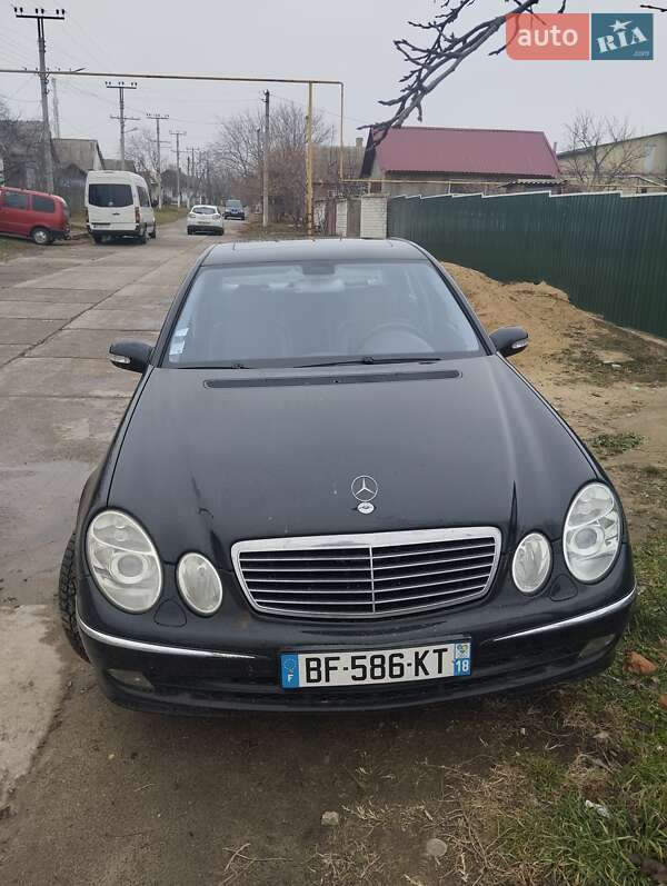 Седан Mercedes-Benz E-Class 2003 в Рени