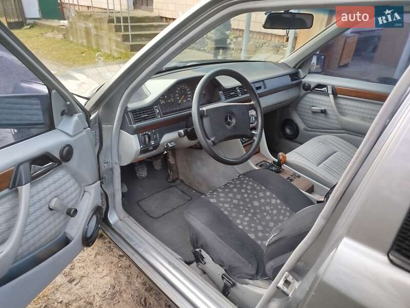 Седан Mercedes-Benz E-Class 1990 в Клевани фото 7 Седан Mercedes-Benz E-Class 1990 в Клевани