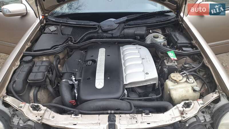 Седан Mercedes-Benz E-Class 2000 в Запоріжжі