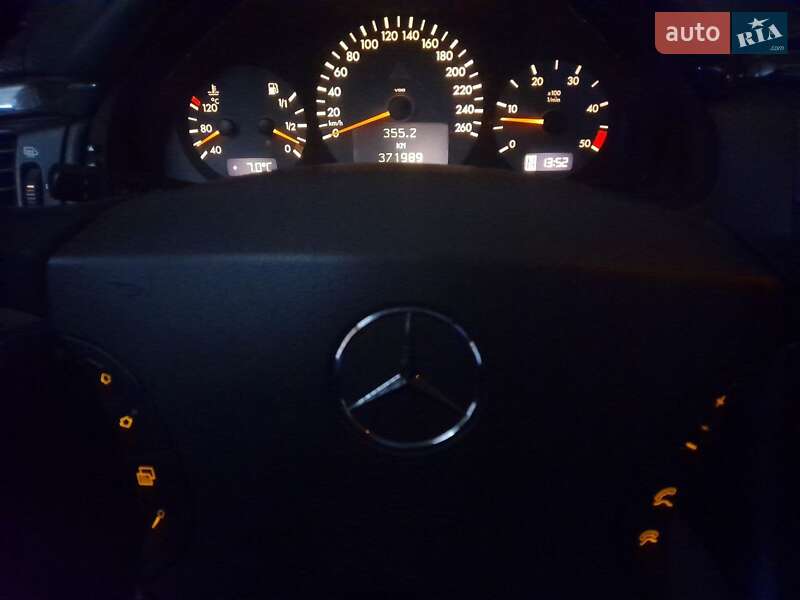 Седан Mercedes-Benz E-Class 2000 в Запоріжжі