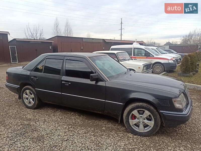 Седан Mercedes-Benz E-Class 1994 в Чернівцях