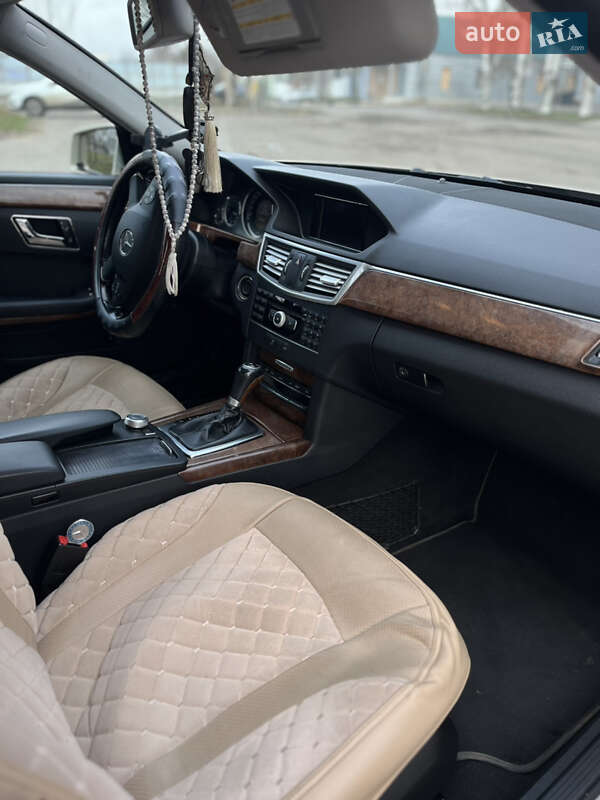 Седан Mercedes-Benz E-Class 2011 в Николаеве