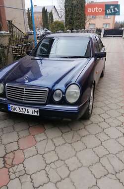 Седан Mercedes-Benz E-Class 1998 в Рівному