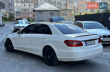 Седан Mercedes-Benz E-Class 2010 в Чернігові