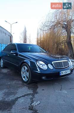 Седан Mercedes-Benz E-Class 2002 в Ровно