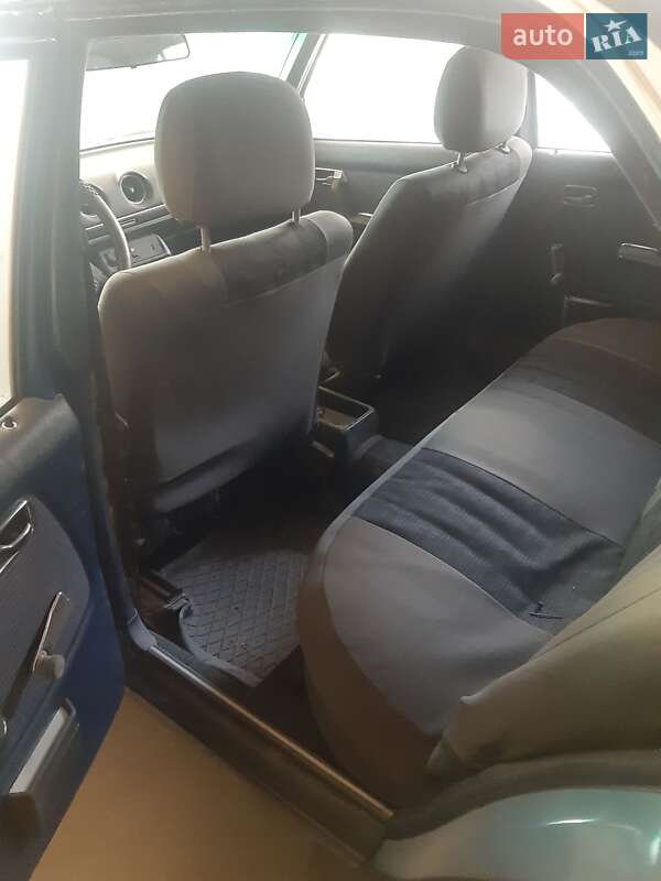 Седан Mercedes-Benz E-Class 1980 в Днепре