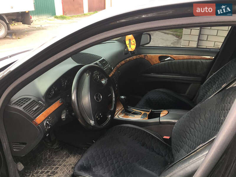 Седан Mercedes-Benz E-Class 2002 в Дніпрі
