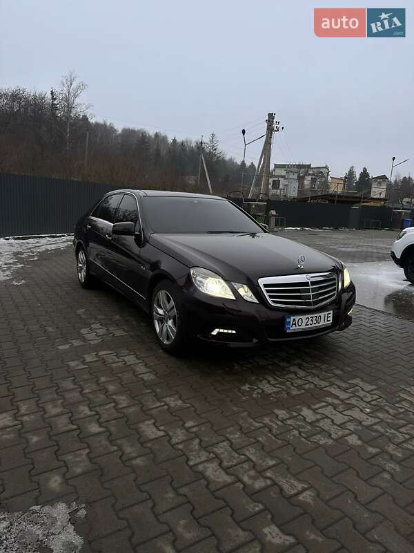 Седан Mercedes-Benz E-Class 2009 в Іршаві
