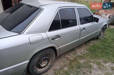Седан Mercedes-Benz E-Class 1993 в 