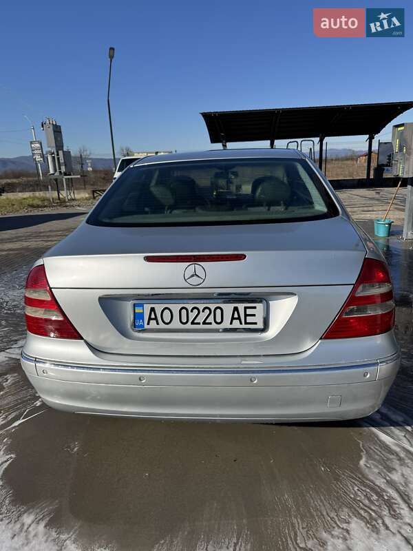 Седан Mercedes-Benz E-Class 2005 в Вишкові