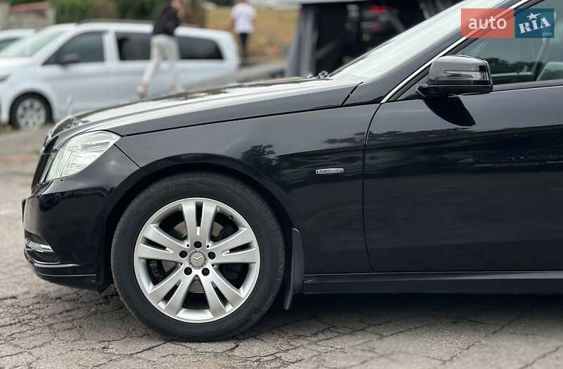 Седан Mercedes-Benz E-Class 2011 в Львове