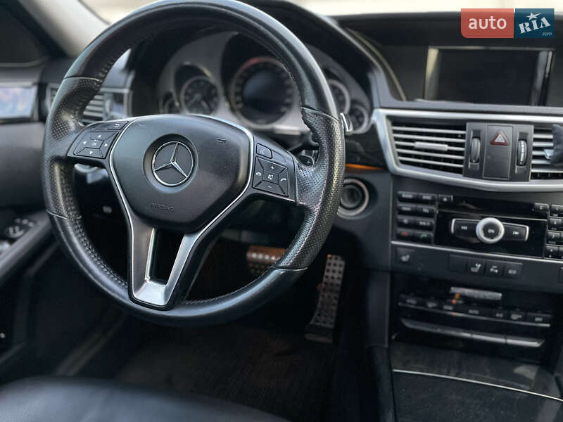 Седан Mercedes-Benz E-Class 2012 в Сарнах