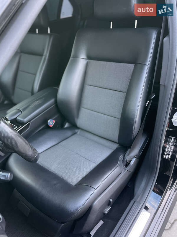 Седан Mercedes-Benz E-Class 2012 в Сарнах
