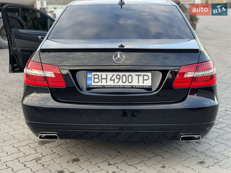 Седан Mercedes-Benz E-Class 2012 в Сарнах