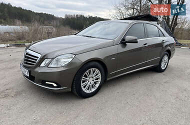 Седан Mercedes-Benz E-Class 2010 в Могилів-Подільському