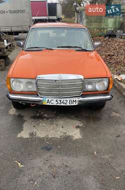 Седан Mercedes-Benz E-Class 1980 в Луцьку