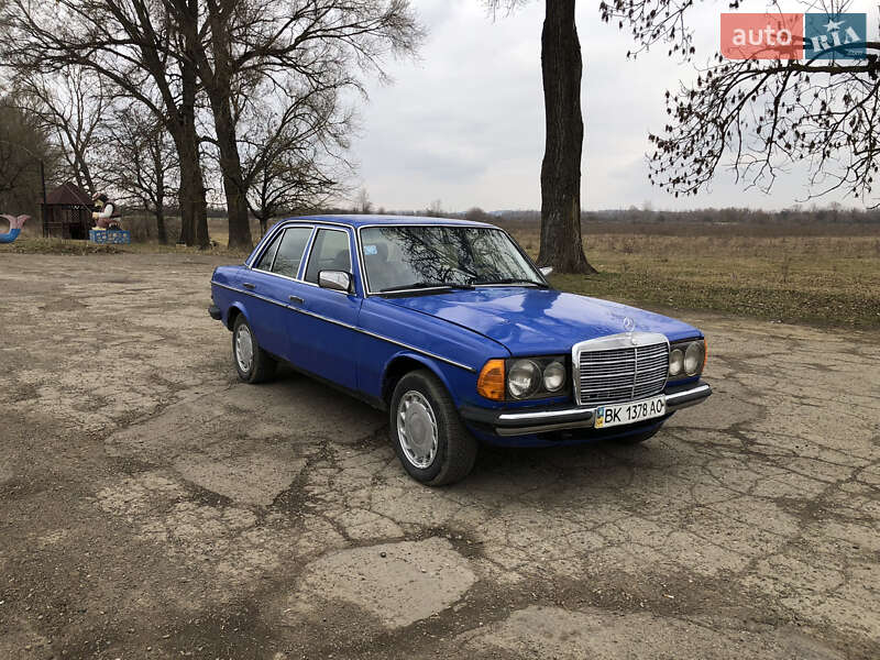 Седан Mercedes-Benz E-Class 1982 в Вашковцах