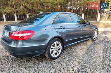 Седан Mercedes-Benz E-Class 2011 в Вараше