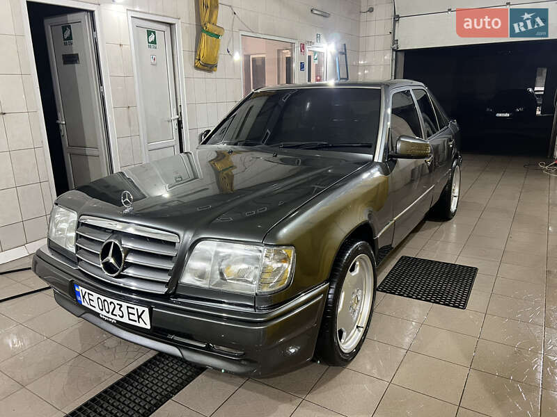Mercedes-Benz E-Class 1993