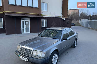 Седан Mercedes-Benz E-Class 1988 в Дубні