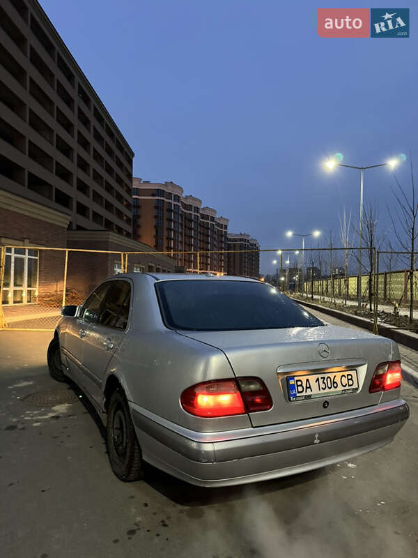 Седан Mercedes-Benz E-Class 2001 в Софіївській Борщагівці