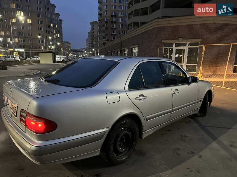 Седан Mercedes-Benz E-Class 2001 в Софіївській Борщагівці