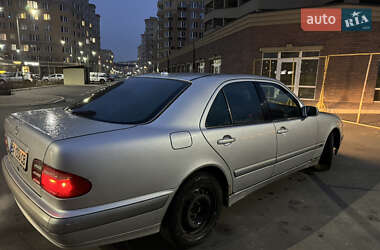 Седан Mercedes-Benz E-Class 2001 в 