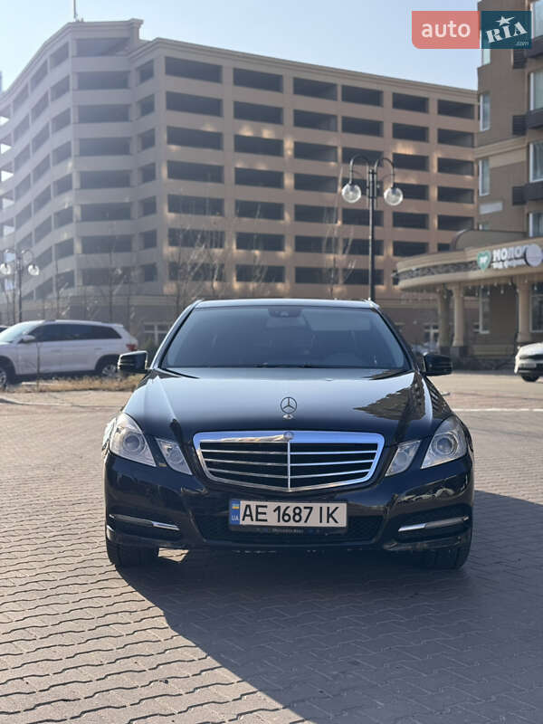 Седан Mercedes-Benz E-Class 2011 в Киеве