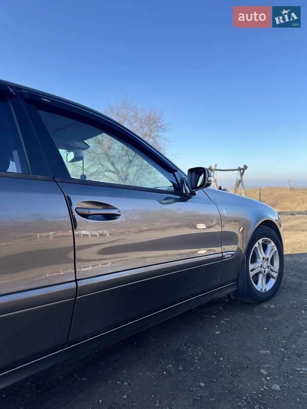 Седан Mercedes-Benz E-Class 2008 в Черновцах