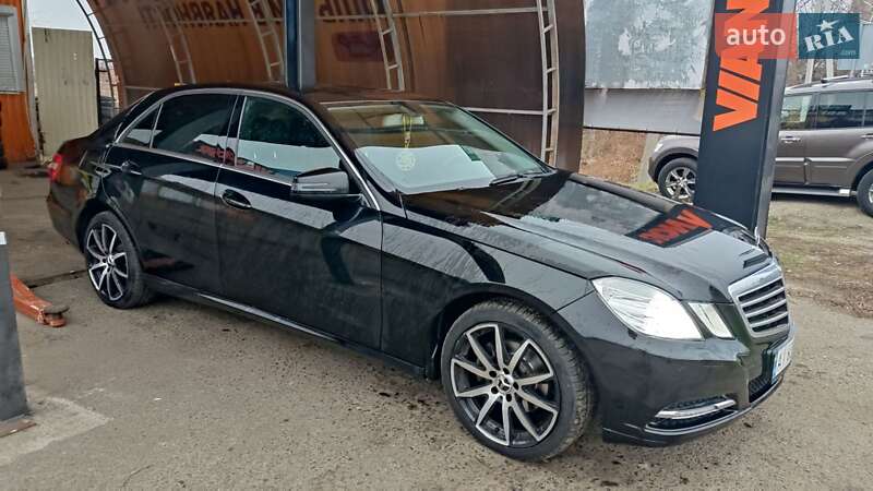 Седан Mercedes-Benz E-Class 2012 в Києві