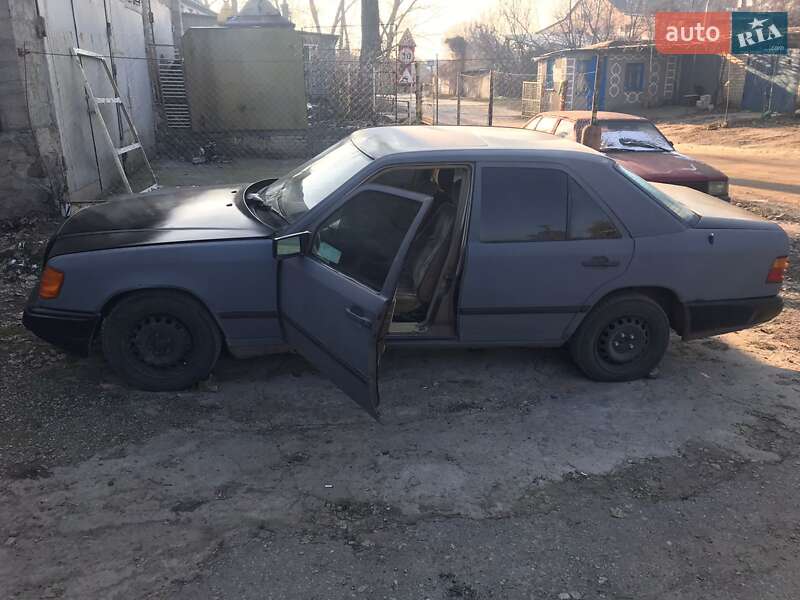 Седан Mercedes-Benz E-Class 1988 в Кропивницком