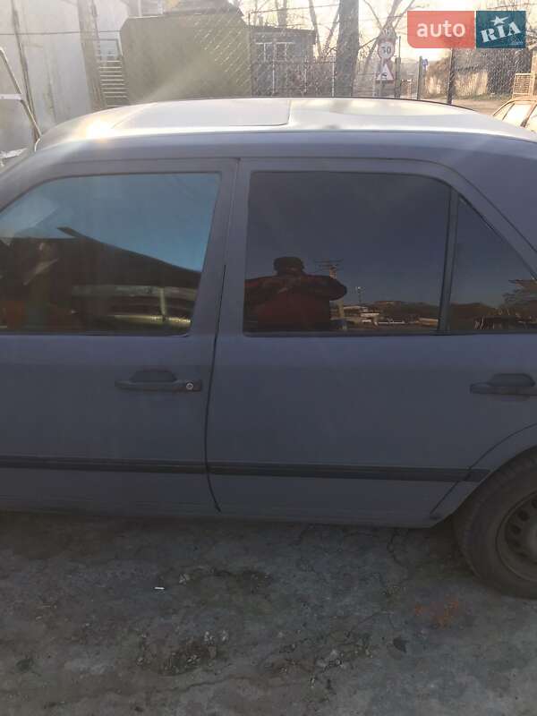 Седан Mercedes-Benz E-Class 1988 в Кропивницком