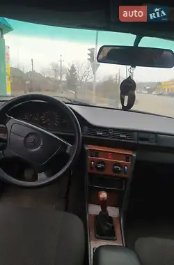 Mercedes-Benz E-Class 1993