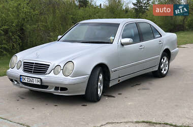 Седан Mercedes-Benz E-Class 2001 в Ровно