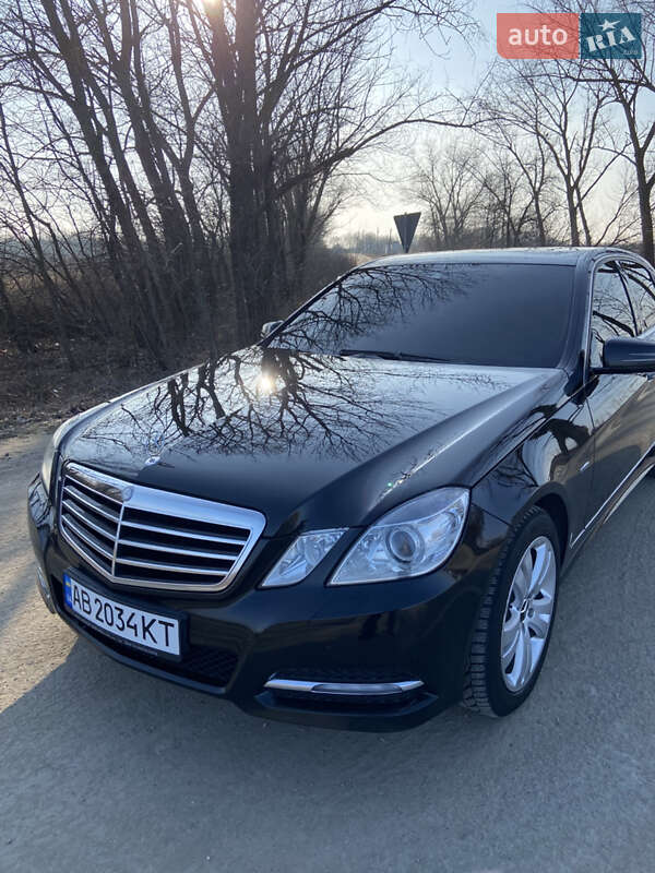 Седан Mercedes-Benz E-Class 2011 в Могилев-Подольске