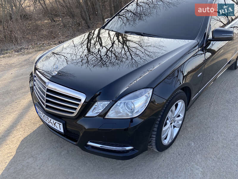 Седан Mercedes-Benz E-Class 2011 в Могилев-Подольске