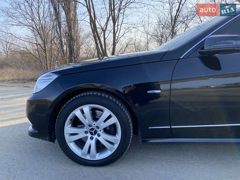 Седан Mercedes-Benz E-Class 2011 в Могилев-Подольске